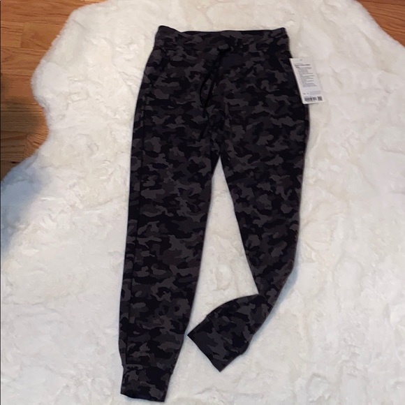 Lululemon ✨sold out✨ Camo jogger - Picture 1 of 6